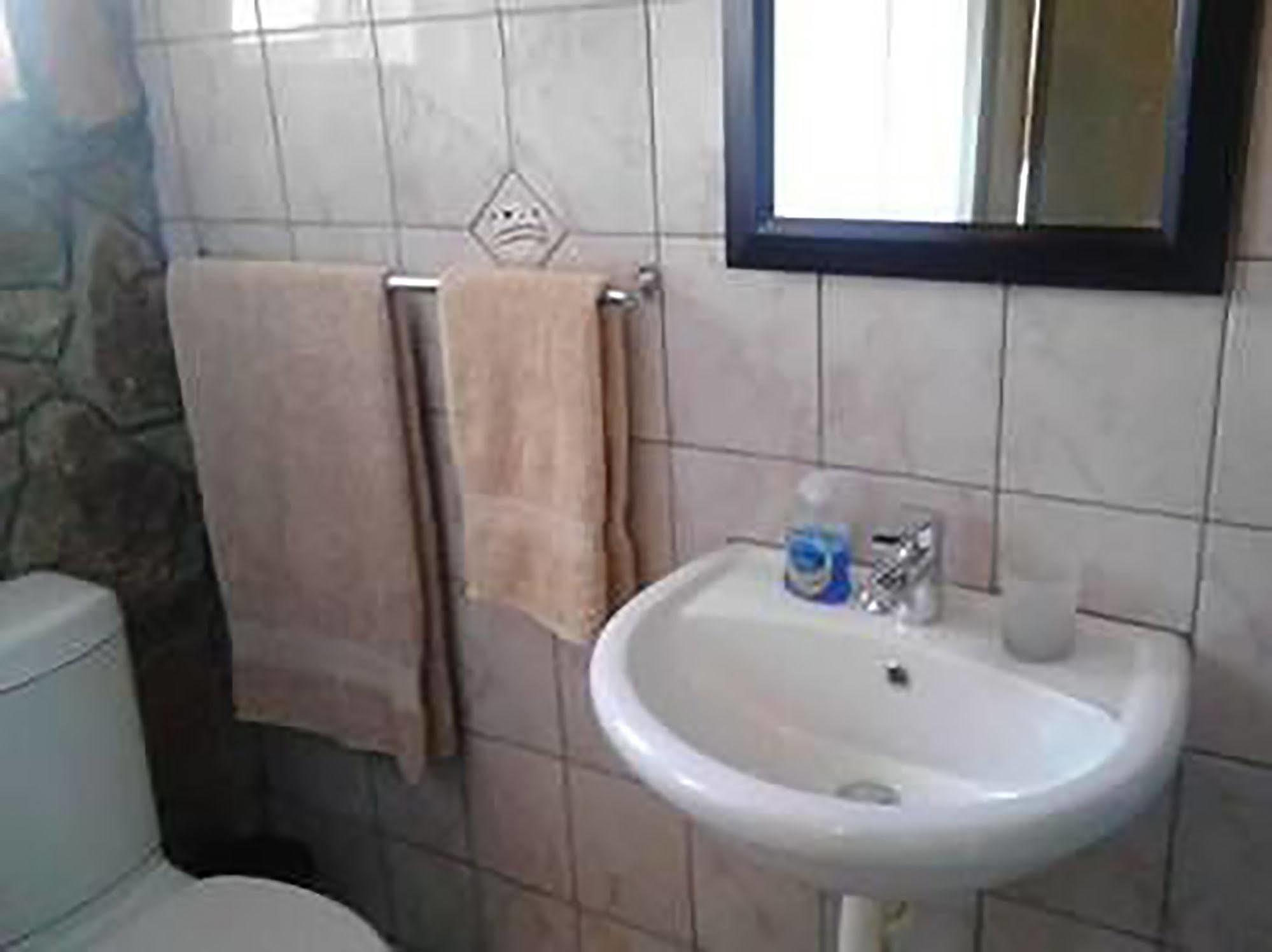 A New Earth Guest Lodge Francistown Luaran gambar