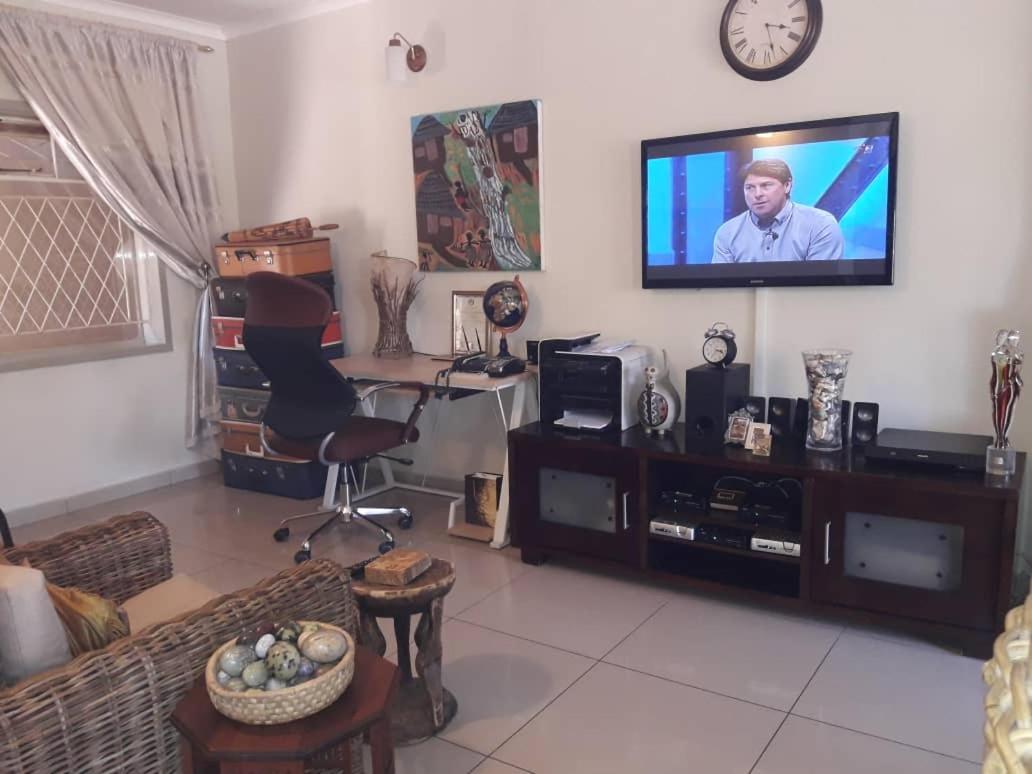 A New Earth Guest Lodge Francistown Luaran gambar